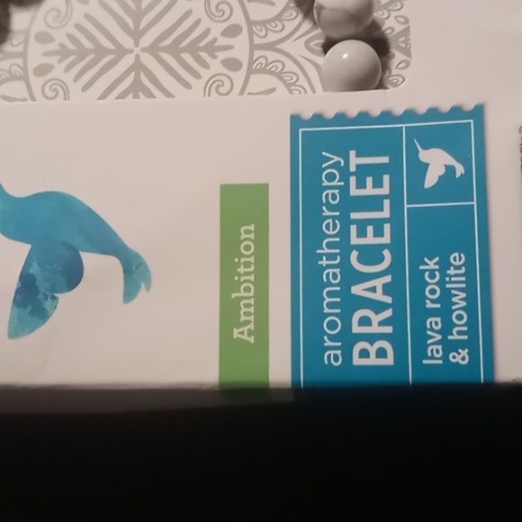 Howlite and lava rock essential oils bracelet .new in box - Picture 8 of 8